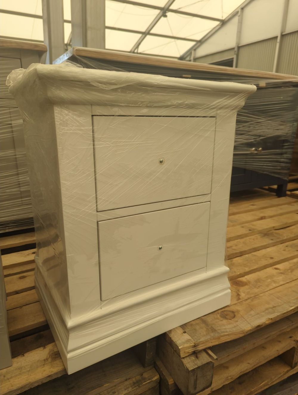 ROS-OUT-00224 Grade-C1 Roseland Furniture Porter 2 Drawer Bedside Table RRP £169.95