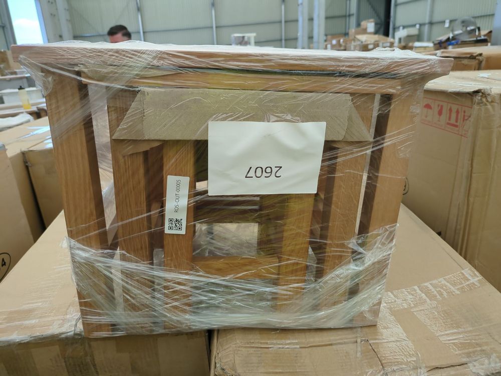 ROS-OUT-00005 Grade-C3 Roseland Furniture London Oak Nest of Tables RRP £114.95