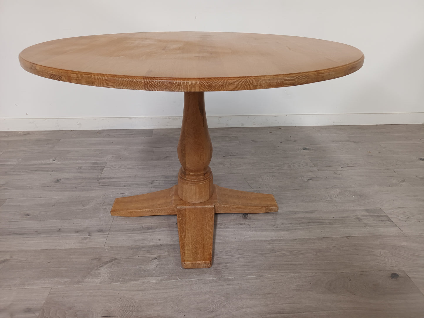 Oak Furnitureland Grade B Henley Natural Oak Round Pedestal Dining Table RRP £900