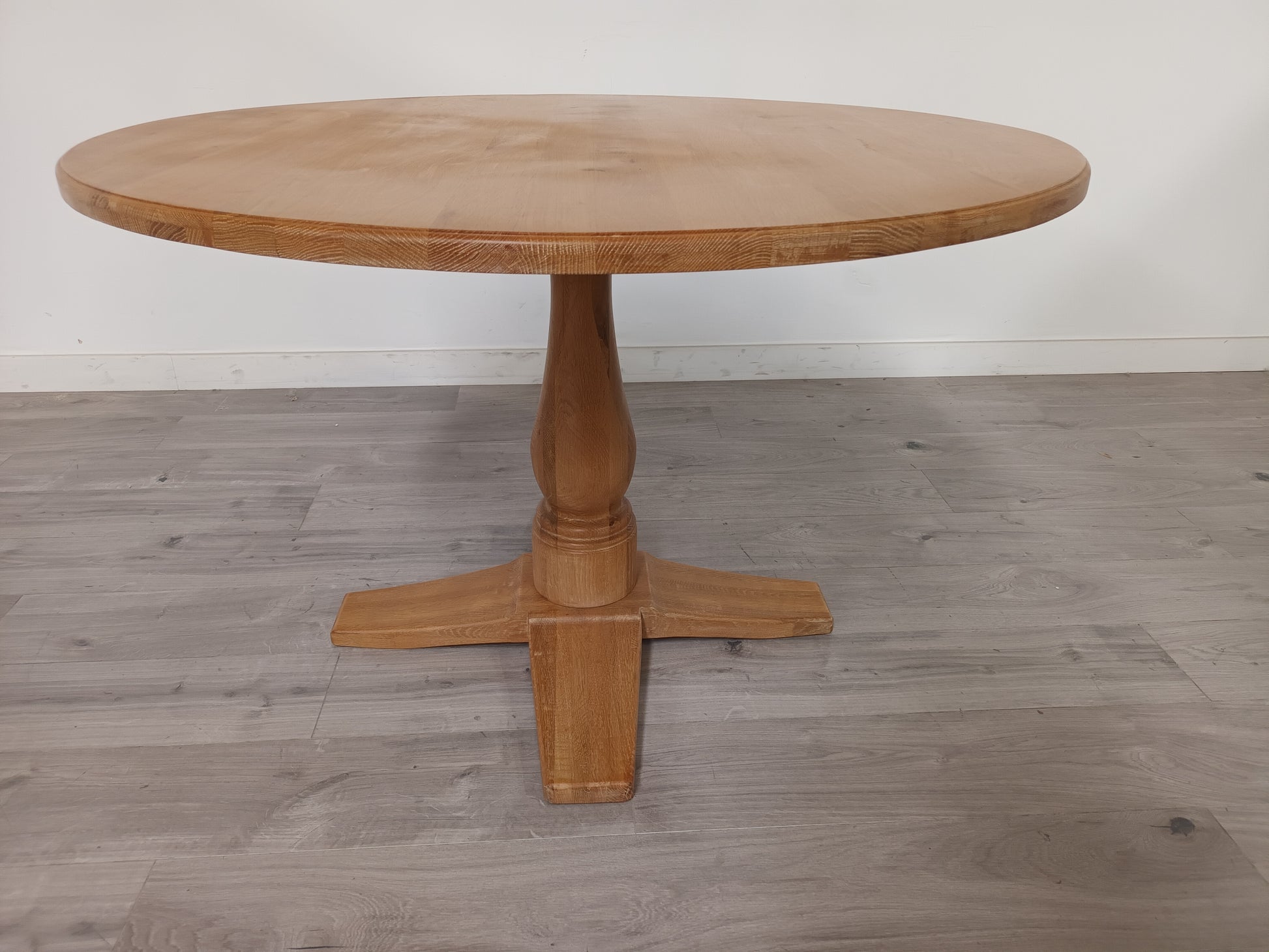 Oak Furnitureland Grade B Henley Natural Oak Round Pedestal Dining Table RRP £900