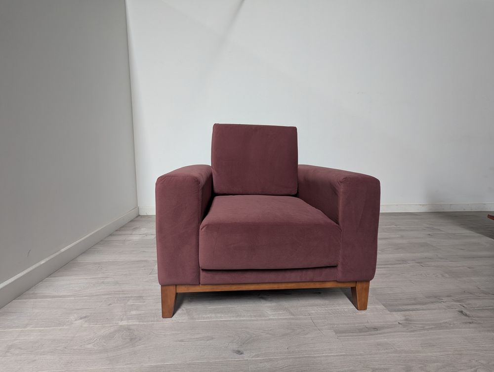  Febonic Grade B Living Esha Aubergine Velvet Armchair RRP £400